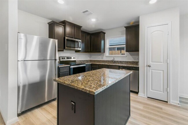Building Photo - 8115 Vacek Meadows Loop