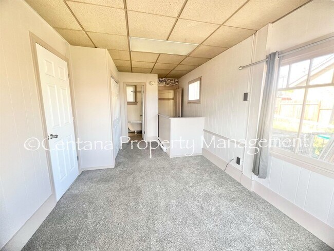 Building Photo - 515 James St