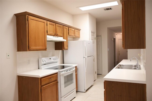 Building Photo - 3120 Cohoba Dr