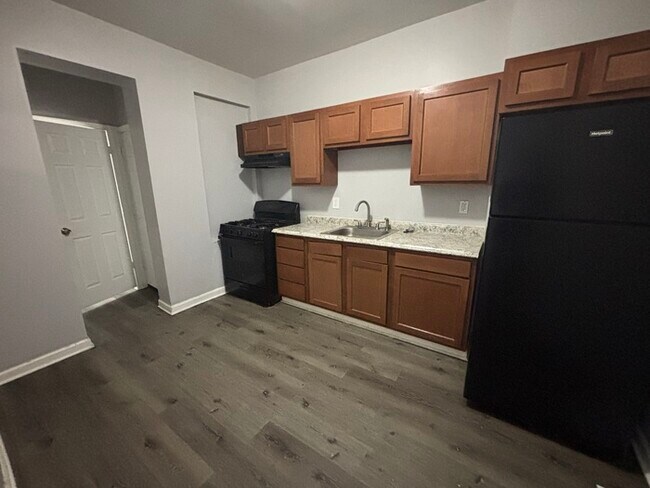 Building Photo - 4 bedroom home