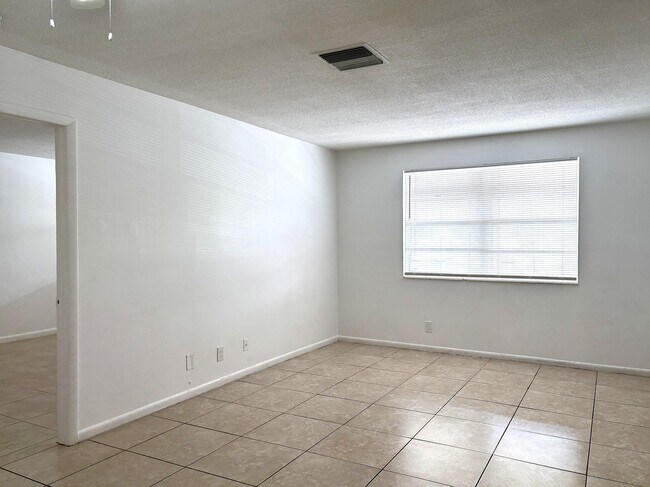 Building Photo - 491 NW 42nd Ave