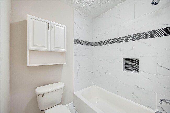 Building Photo - 6802 Glenray Dr