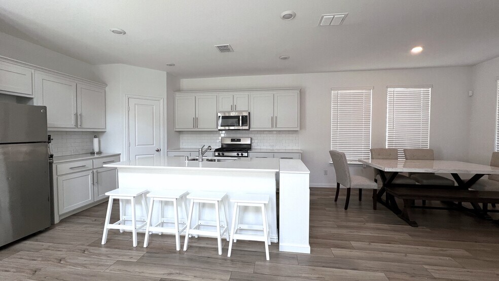 Building Photo - 5334 Riverwalk Pky