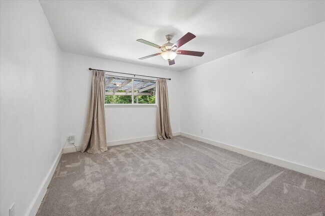 Building Photo - 10303 Greenwillow Dr