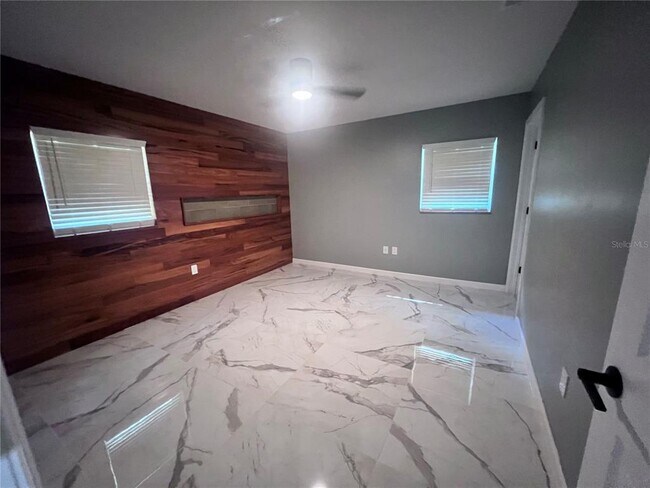 Building Photo - 3330 NW 24th Ave