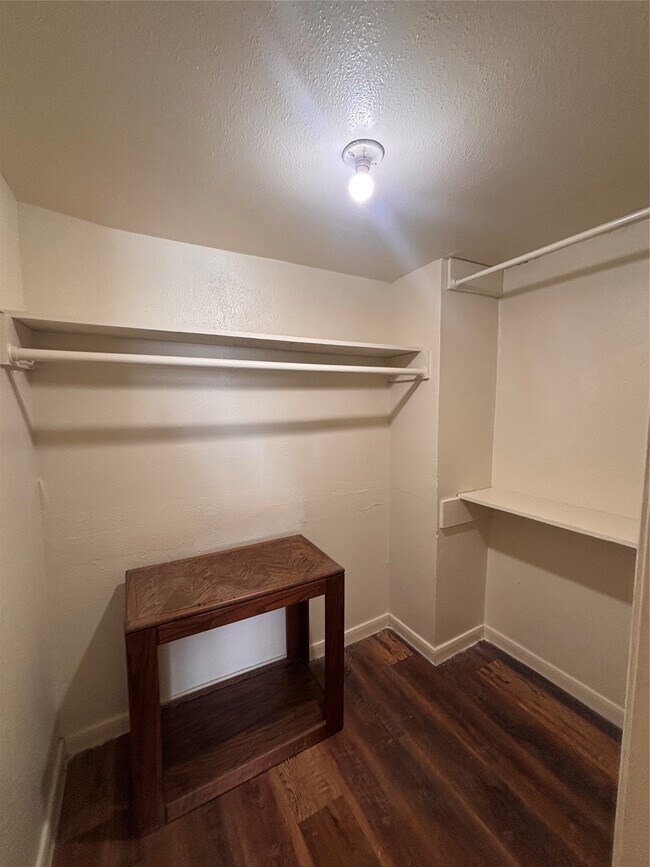 Building Photo - 2110 Wilcrest Dr
