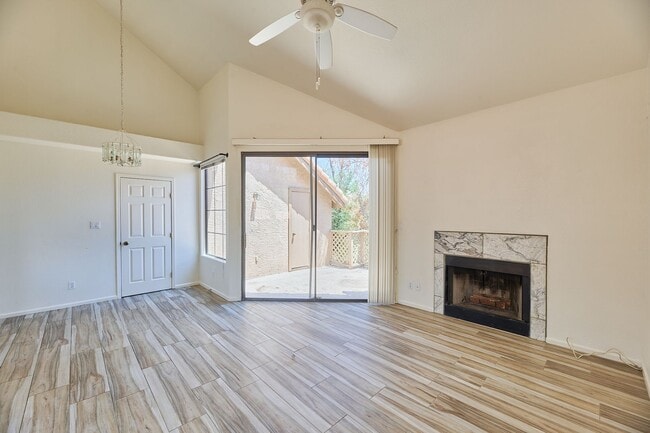 Primary Photo - 2 Bed / 2 Bath Condo with Garage in Centra...