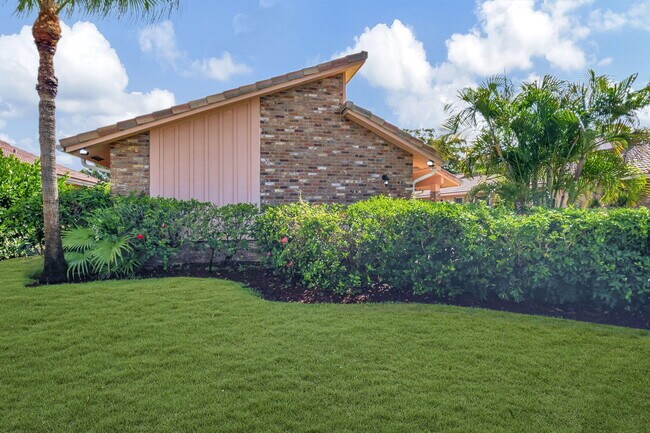 Building Photo - 10204 Camelback Ln