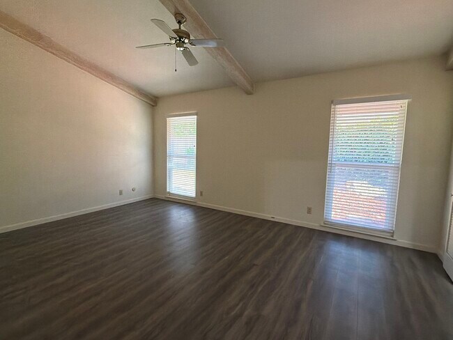 Building Photo - 8016 Sawgrass Cir