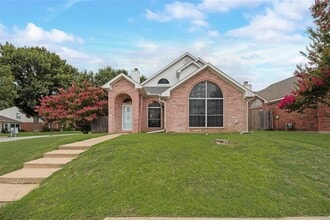 Building Photo - 4477 Sierra Dr