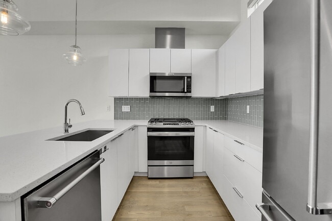 Building Photo - $3,100.00 - 2 Bedrooms, 2.2 Bathrooms, Townhouse in Denver with Roof Deck!