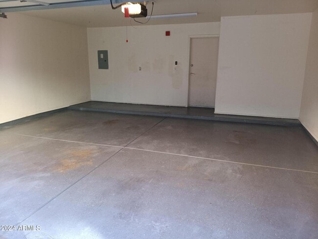 Building Photo - 1920 E Bell Rd