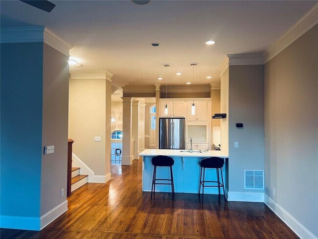 Building Photo - 144 W Ridge Way