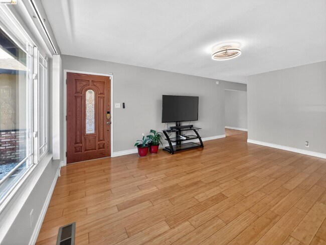 Building Photo - 2928 Rio Grande Dr