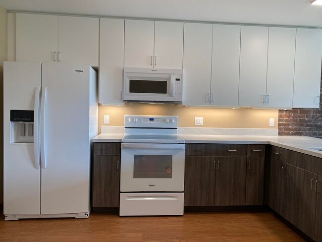 Building Photo - 83 Hanover St