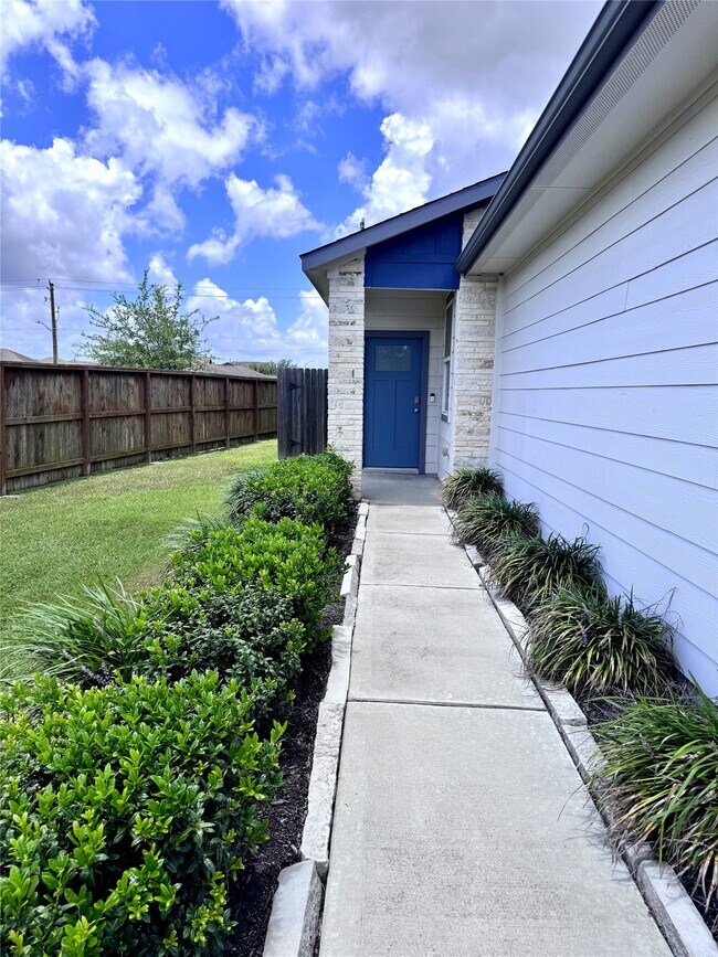 Building Photo - 12566 Fleet River Rd