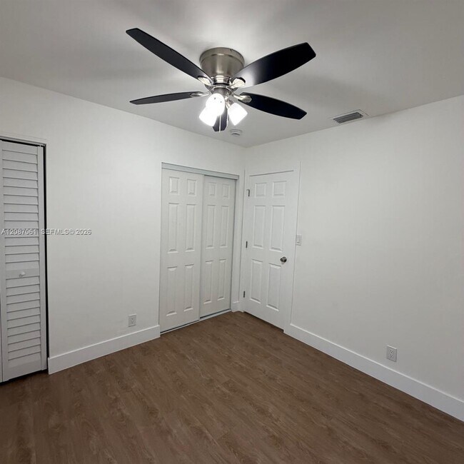 Building Photo - 3932 NW 39th Ave