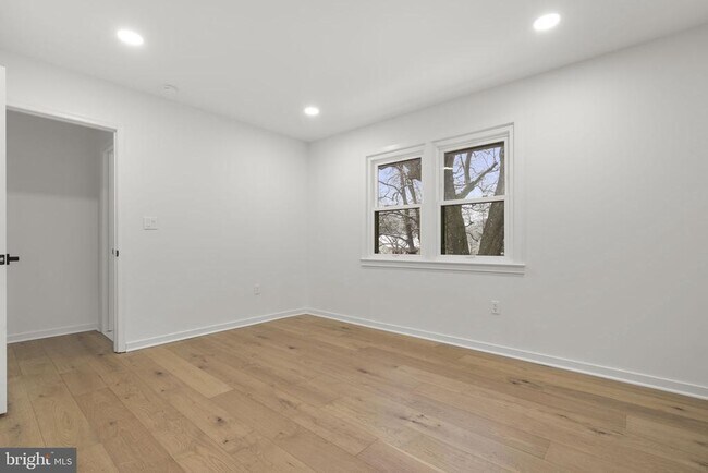 Building Photo - 2339 N Powhatan St