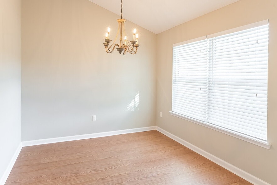 Building Photo - 9373 Prosperity Lake Dr