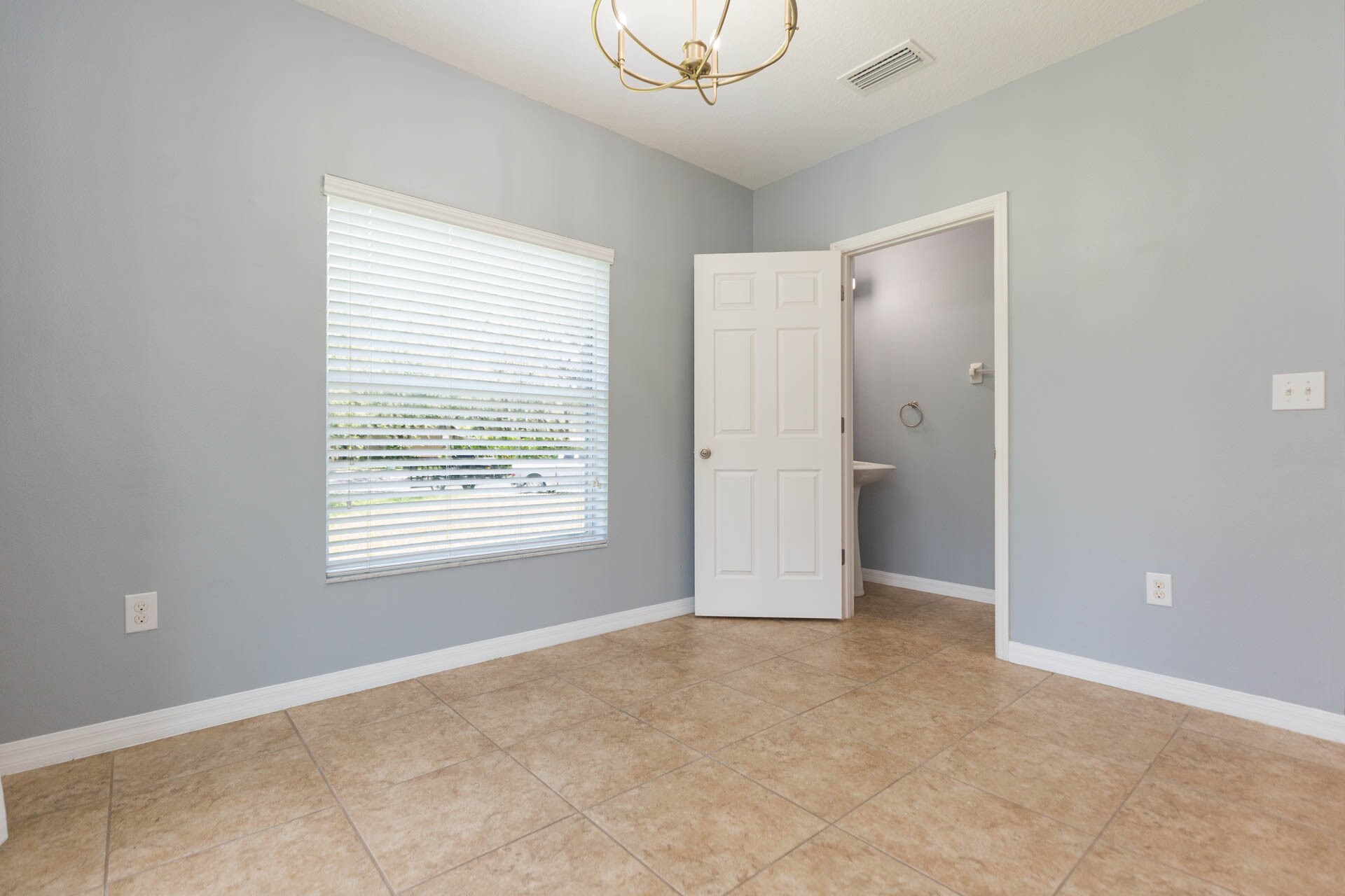 Building Photo - 15939 Fishhawk View Dr