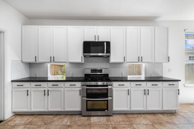 Building Photo - Gorgeous Pulte home in Sunrise Lakes