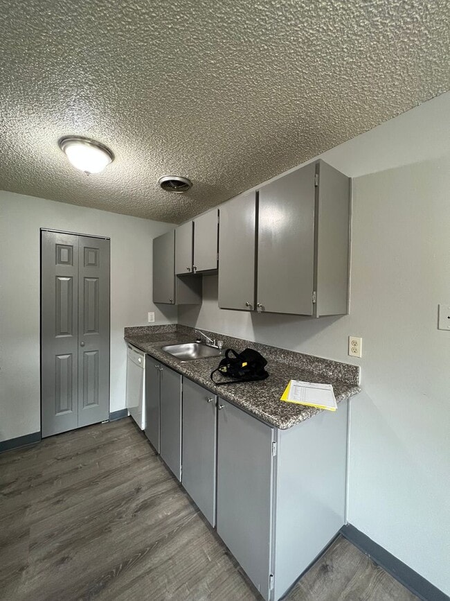 Interior Photo - Stark Street Crossing