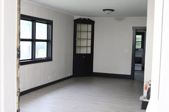 Building Photo - 605 E River Ave