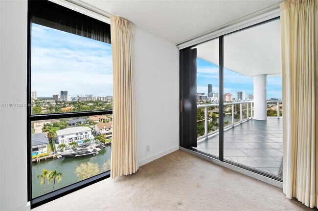 Building Photo - 3600 Yacht Club Dr