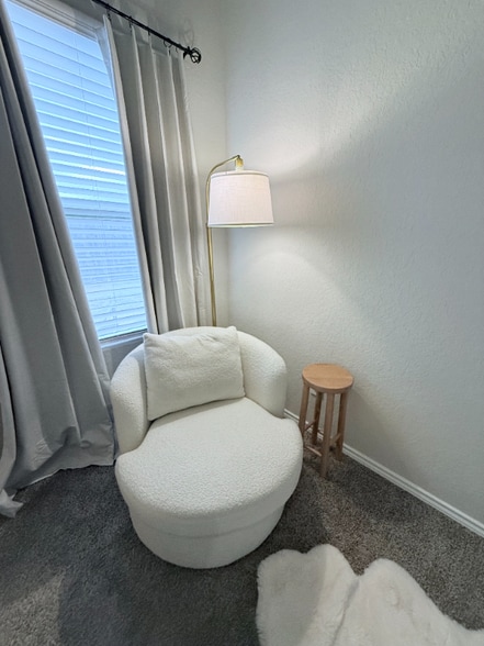 Building Photo - 518 Pleasanton Way