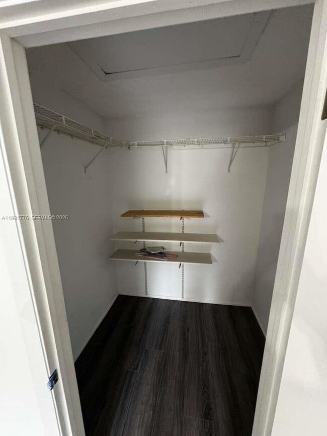 Building Photo - 9999 Summerbreeze Dr