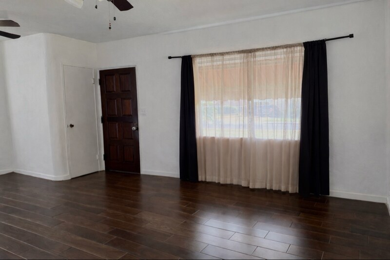 Building Photo - 714 E Eason Ave