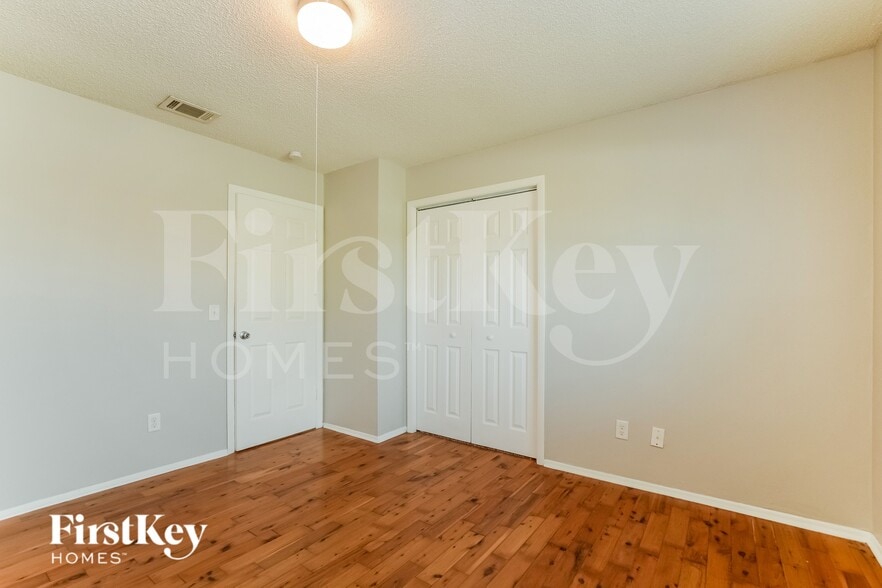 Building Photo - 433 Northwestern Ave