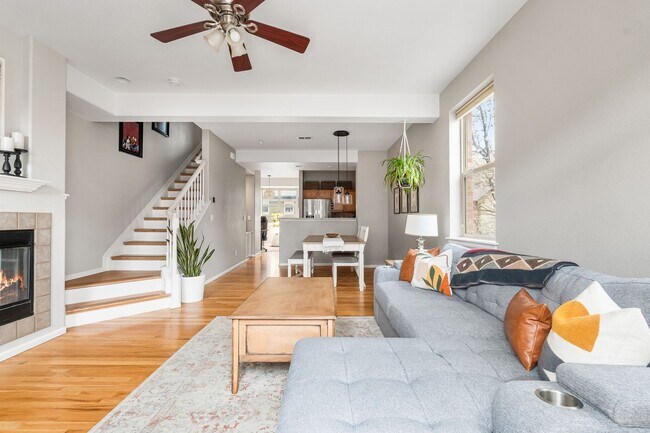 Building Photo - Modern 2-Bed, 2.5-Bath Corner Unit in Arva...