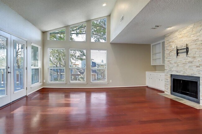 Primary Photo - 11126 Twain Dr