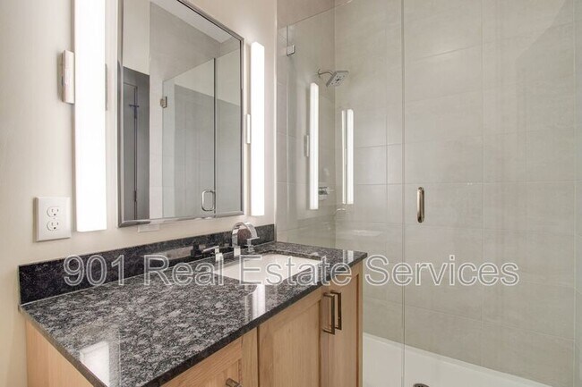 Building Photo - 124 Monroe Ave