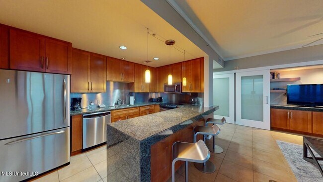 Building Photo - 2060 Beach Blvd