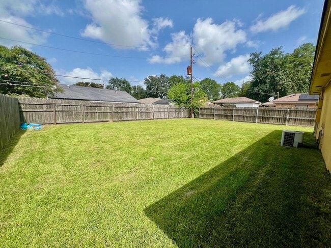 Building Photo - 1650 Shirley Cir