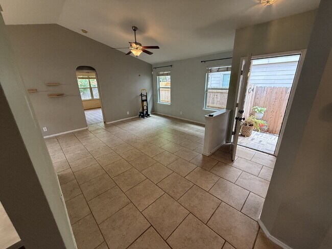 Building Photo - Well Maintained One-Story in Westchase | No Carpet + New Pergola + Prime Location