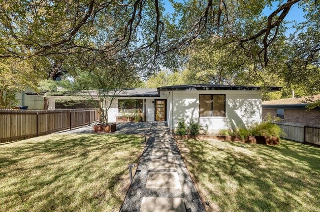 Building Photo - 1604 Elmhurst Dr