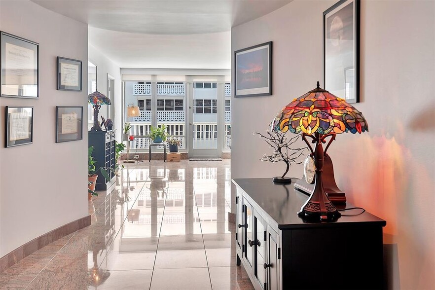 Building Photo - 4020 Galt Ocean Dr