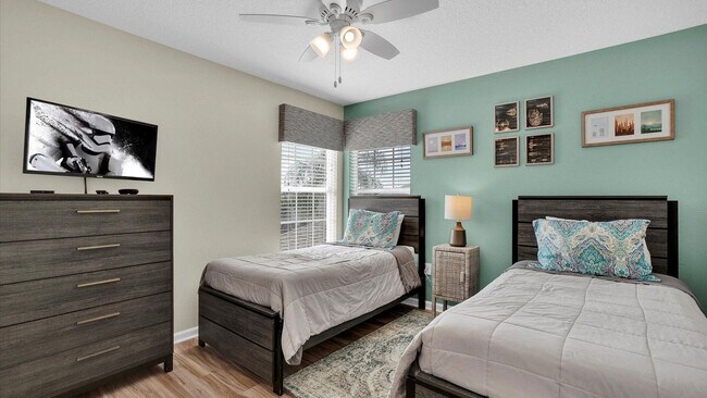 Building Photo - 8176 Fan Palm Way
