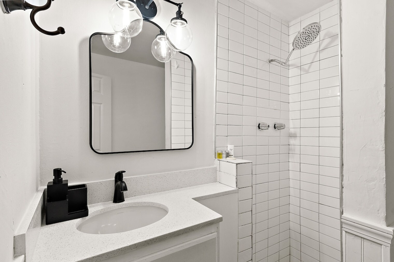 Building Photo - 639 W Pepper Pl