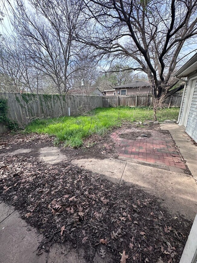 Building Photo - $1495 - 3 bedroom/ 1.5 bathroom - Beautifu...