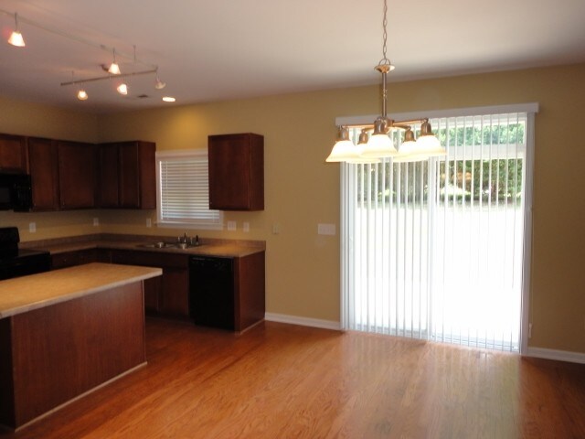 Building Photo - 104 Pearson Place