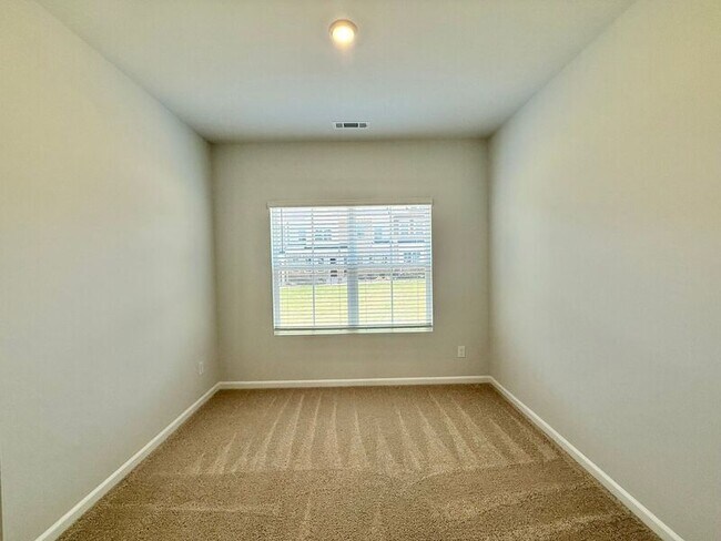 Building Photo - 112 Silver Fir Ln