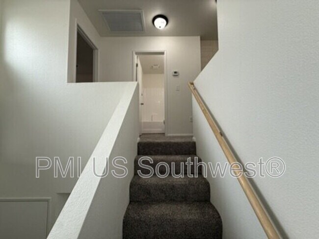 Building Photo - 405 Anna Cir