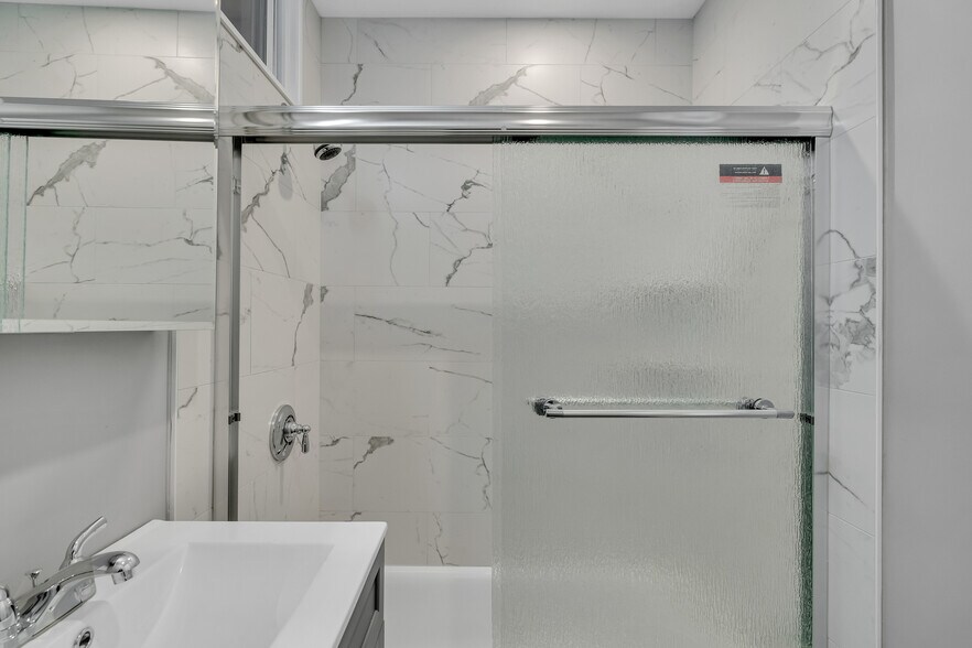 Building Photo - 142 Sutherland Rd