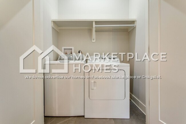 Building Photo - 2119 Herman St