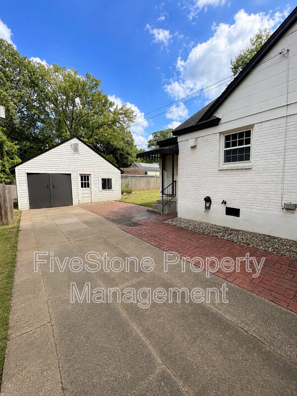 Building Photo - 144 Northwood Dr