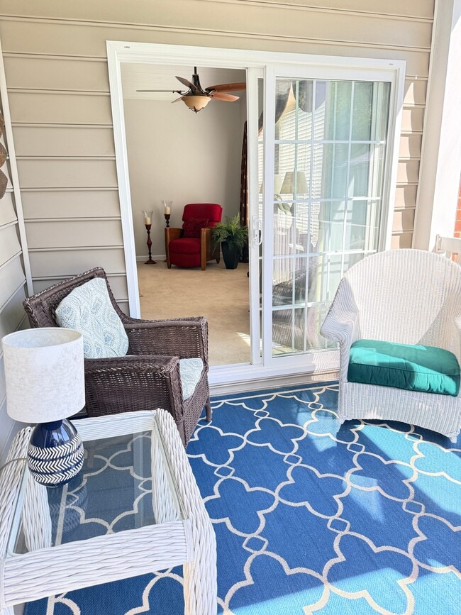 Building Photo - 1371 Hopton Cir